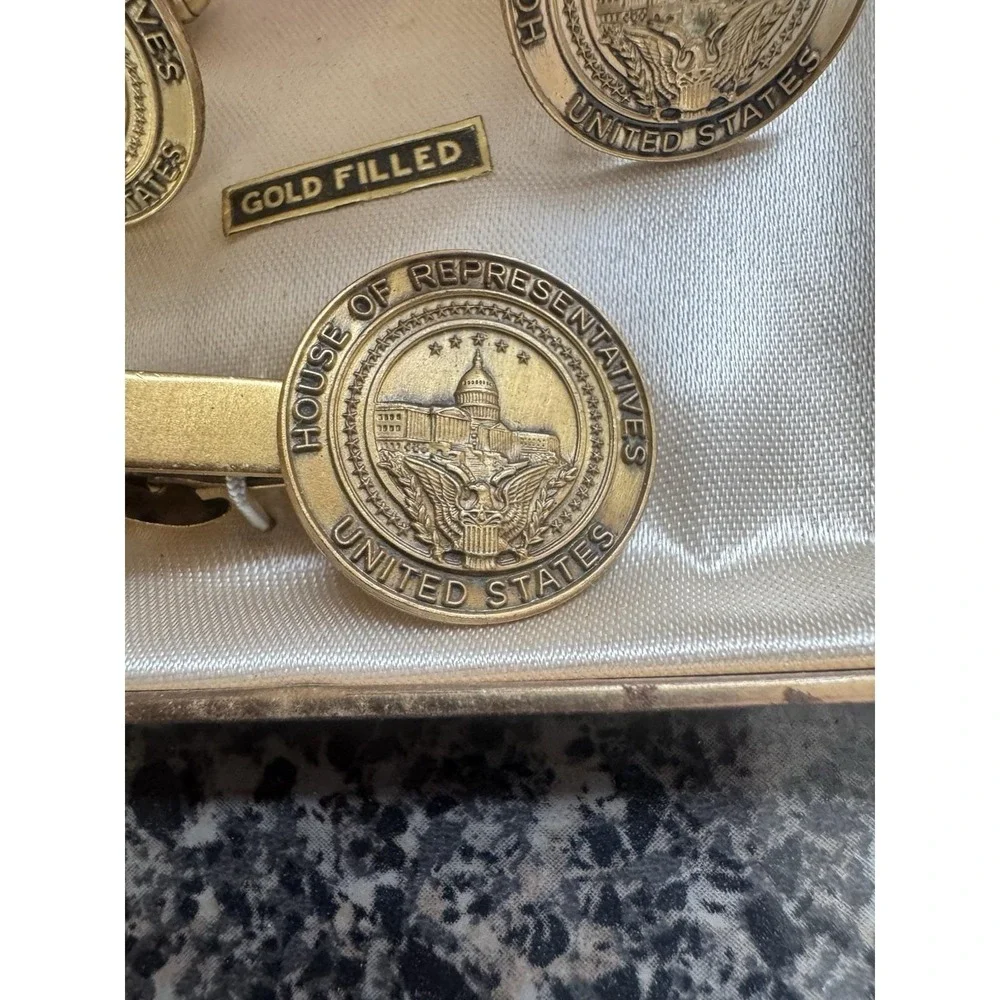 VINTAGE BOXED GOLD TONE HOUSE‎ OF REPRESENTATIVES 3 PC CUFFLINK SET BY ARTCRAFT